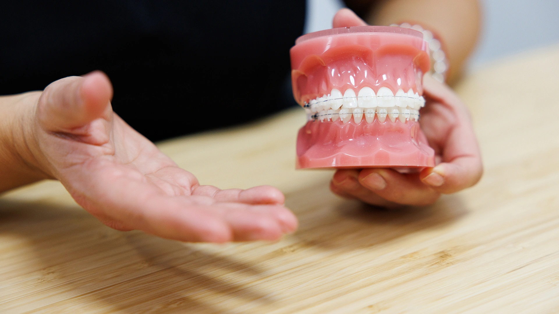 Cómo aliviar dolor con brackets los primeros días con cera, frío local y alimentos blandos